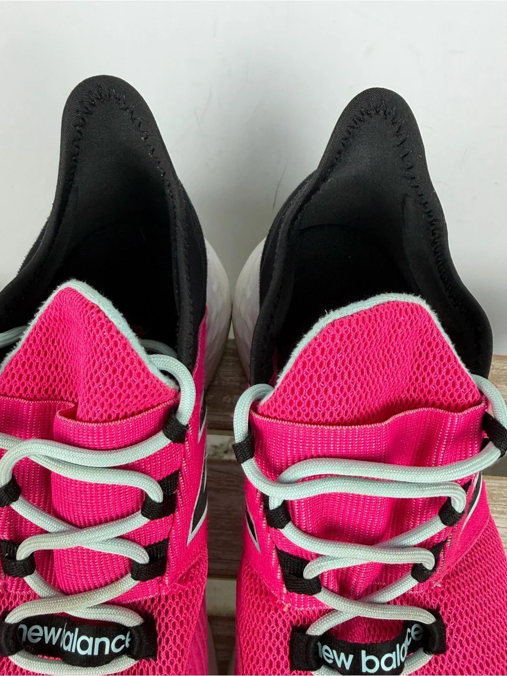 New Balance Fresh Foam Roav women's running shoes vibrant Pink Glo size 8.5